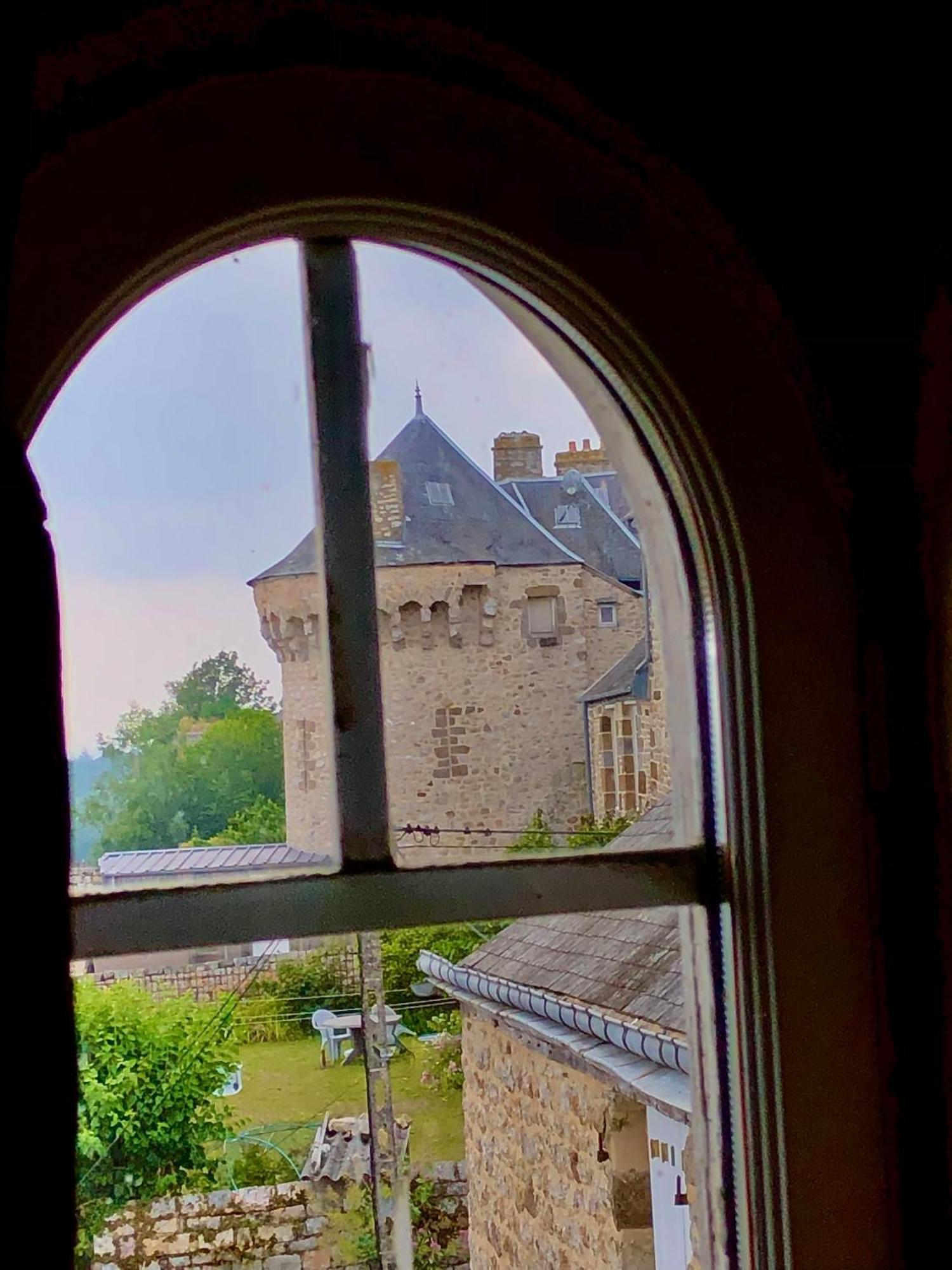 La Maison Sur Les Remparts Domfront  Exterior foto