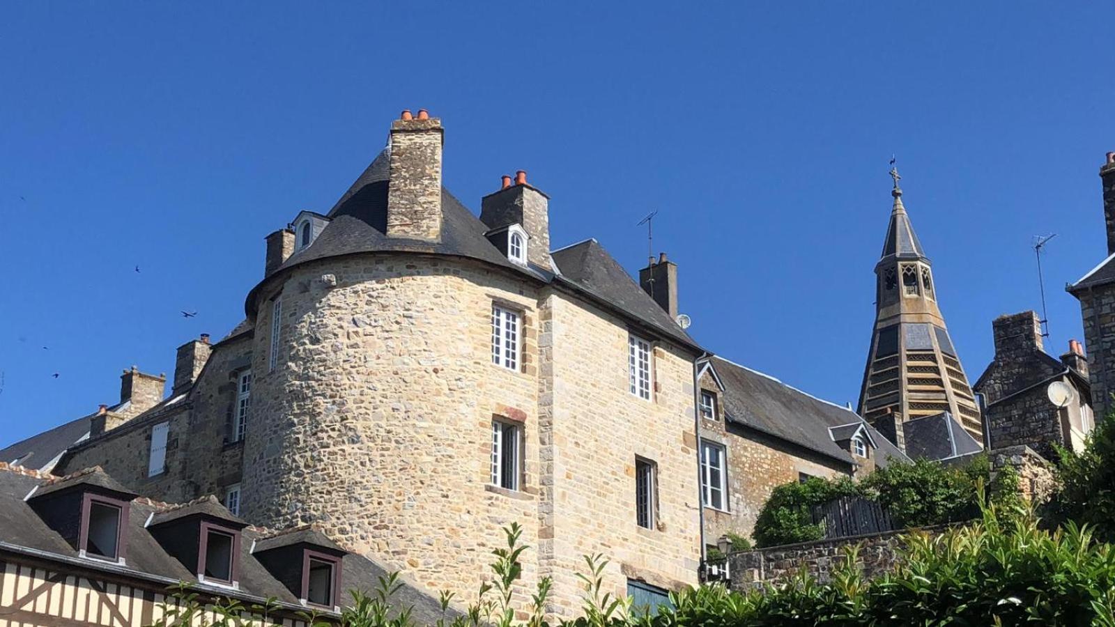 La Maison Sur Les Remparts Domfront  Exterior foto